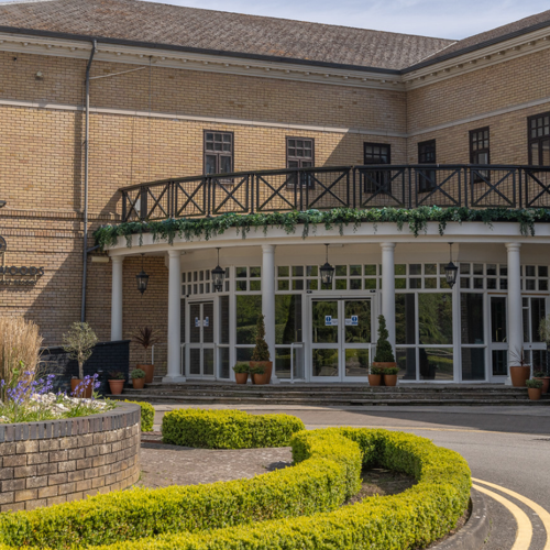 <p>HOTEL ENTRANCE</p>